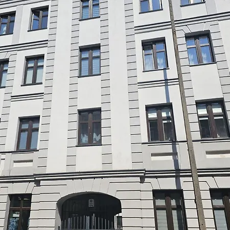 Vienna Nawrot *